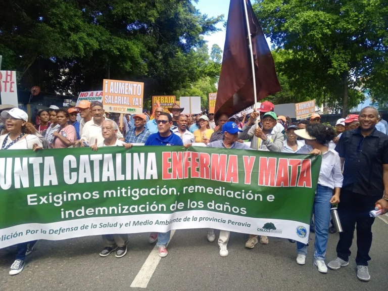 Provincia Peravia marcha contra contaminación de Punta Catalina