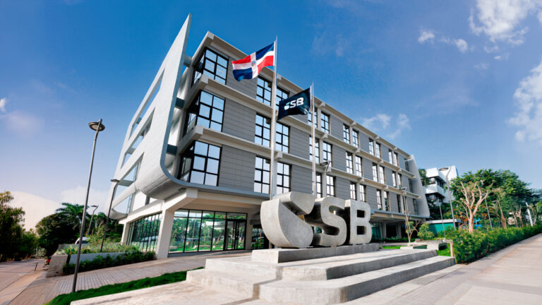 Superintendencia de Bancos celebra 78 años de evolución y compromiso con la salud del sistema y la protección de los usuarios