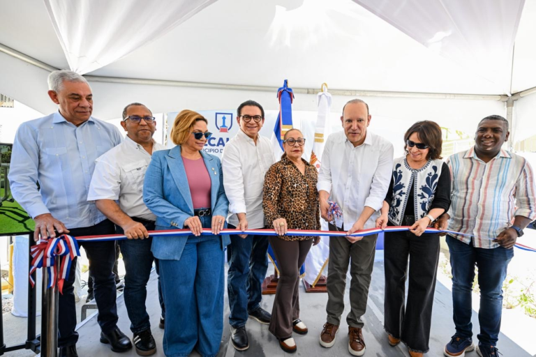 Alcaldía de Santiago entrega remozado Parque Jardines del Yaque