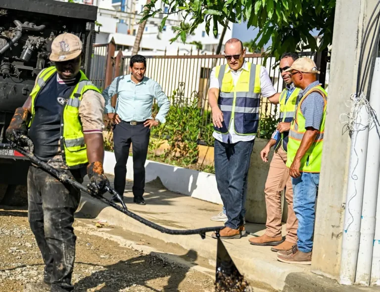 Alcalde Ulises Rodríguez supervisa solución vial en República de Argentina con Estrella Sadhalá