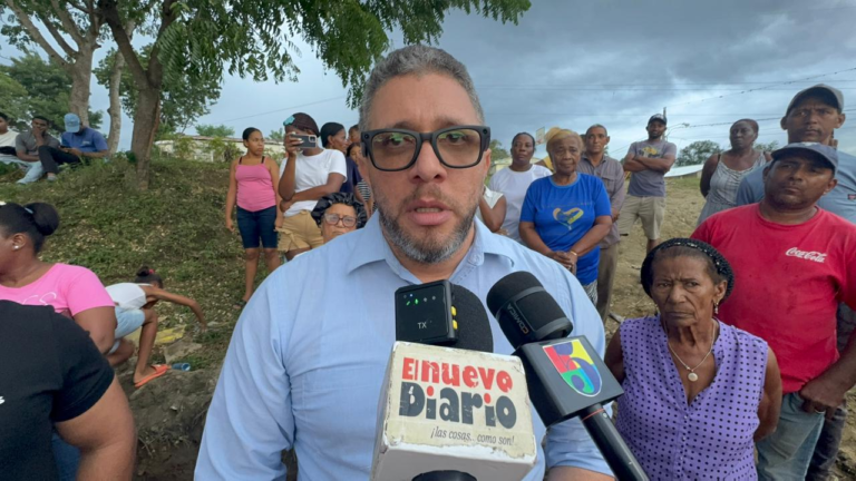 Alcalde de El Pino denuncia gobernadora paralizó obra para favorecer su empresa