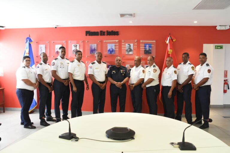 Carolina Mejía auspicia viaje de 11 bomberos del DN para capacitación en Puerto Rico