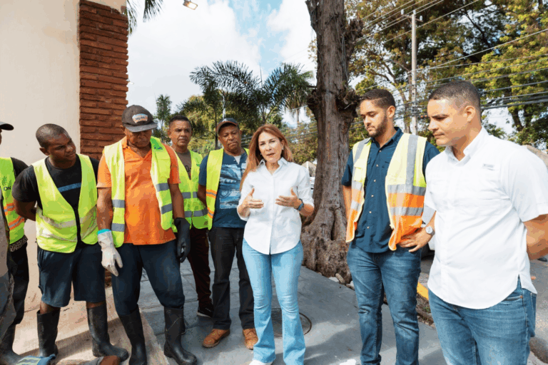 Carolina Mejía destaca avances del drenaje pluvial en Santo Domingo y pide continuidad en el Plan Integrado