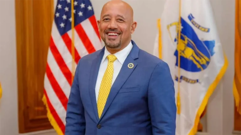 Unidad dominicana otorga triunfo a Brian DePeña como alcalde de Lawrence