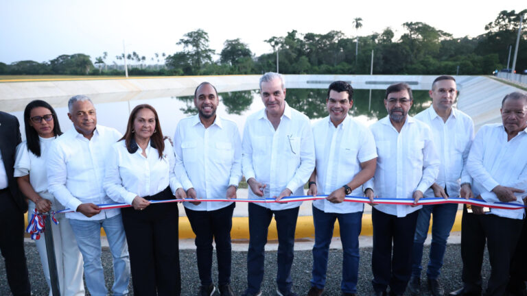 Presidente Abinader inaugura planta de tratamiento de aguas residuales en el municipio Pimentel, en beneficio de cerca de 15,000 habitantes