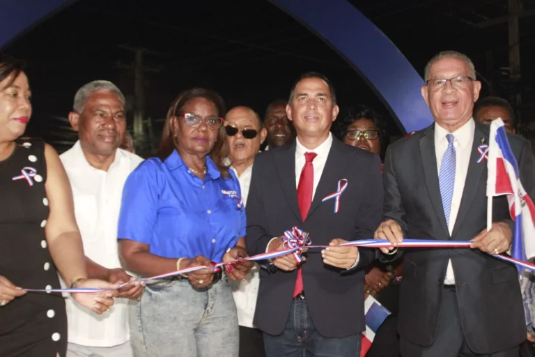 Alcalde Osvaldo Rodríguez inaugura Plaza Los Trinitarios en Haina como homenaje a los Padres de la Patria