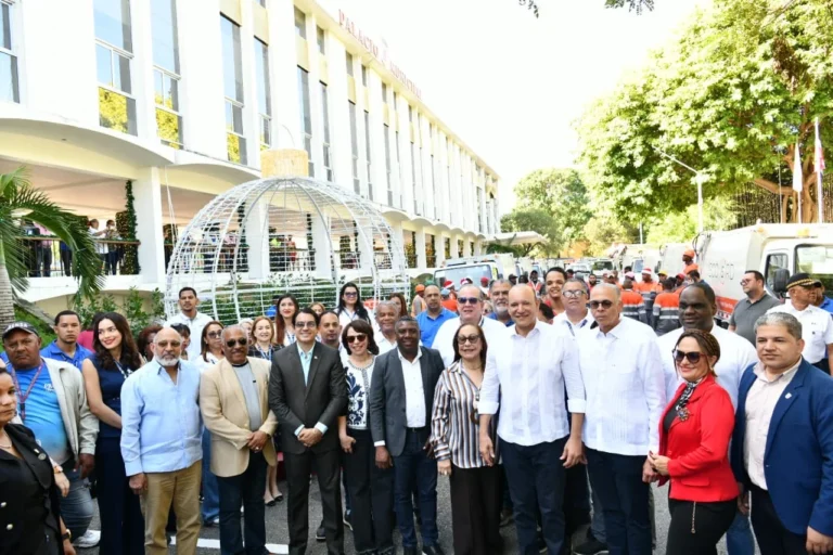 Alcalde Ulises Rodríguez pone en marcha en Santiago el programa “Limpieza Navideña Eco5RD” para garantizar una ciudad limpia en las fiestas