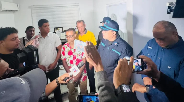 Se entregan a la PN tres jóvenes buscados por atentado contra alcalde de Navarrete