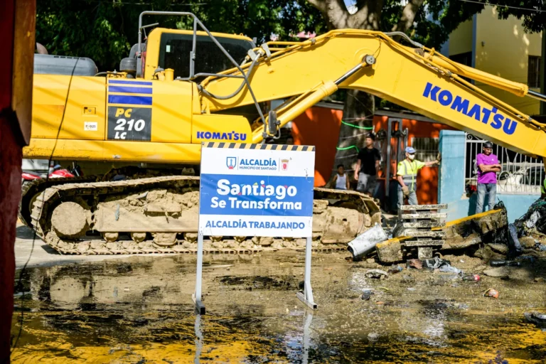 Alcaldía de Santiago interviene cañada de Rafey en respuesta a demandas de saneamiento