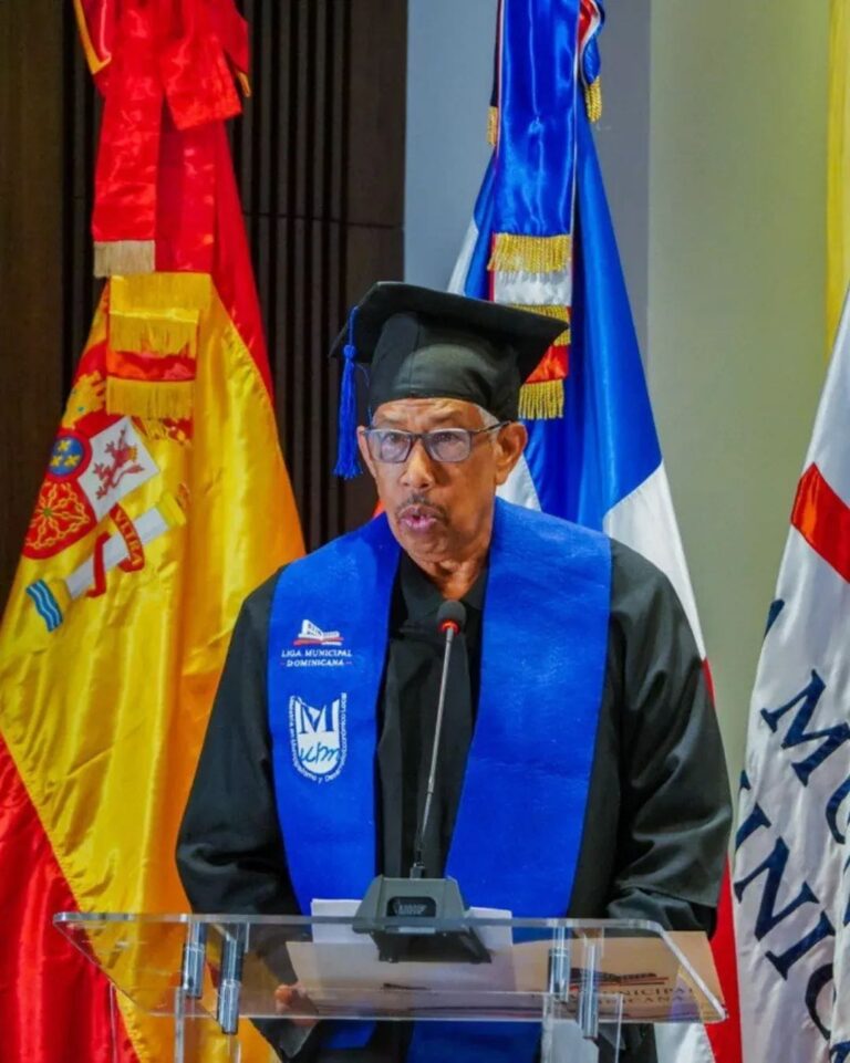 Municipalistas dominicanos reciben títulos de Maestría en Desarrollo Económico Local