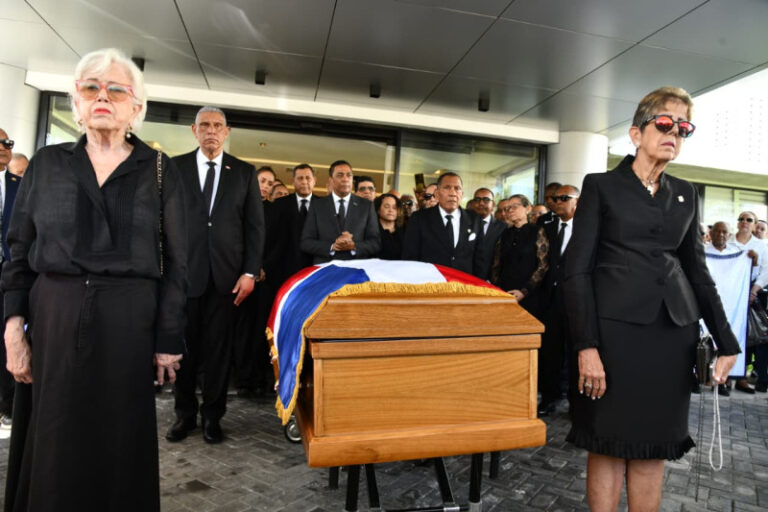 Despiden a Alburquerque en la Liga Municipal Dominicana, escenario de la icónica frase: “entren to»