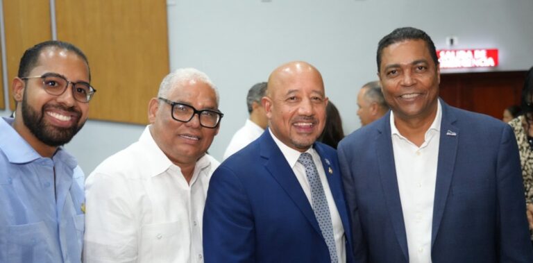 Periodista de los periódicos Hoy y El Nacional pone libro en circulación