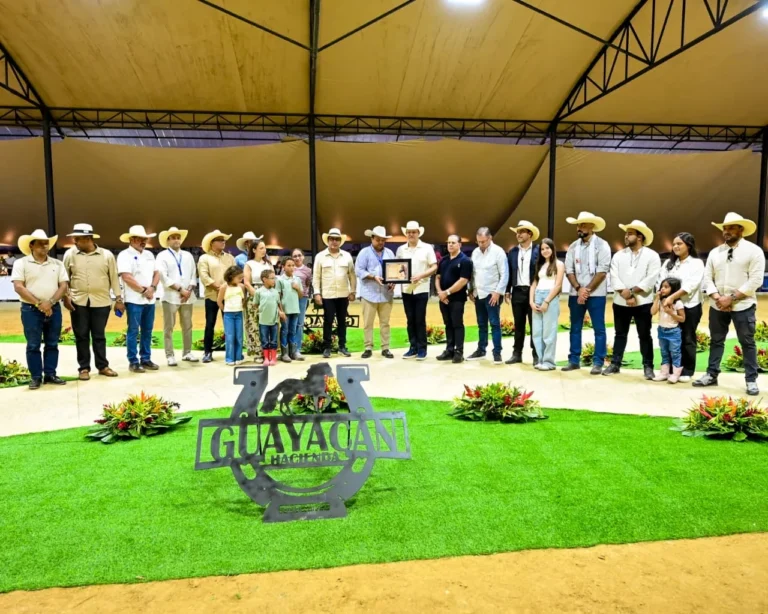 Alcalde Ulises Rodríguez se compromete a promover el deporte ecuestre en Santiago