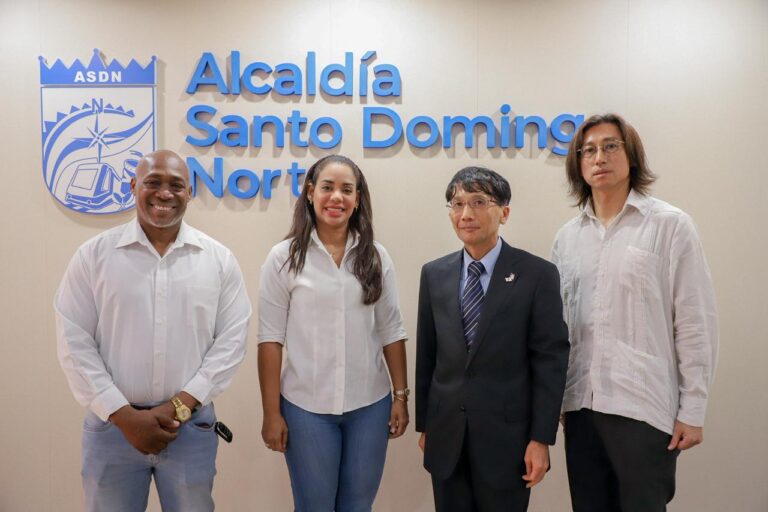 ASDN recibe dos camiones recolectores donados por embajada de Japón