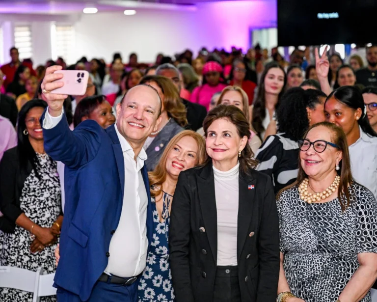 Ayuntamiento de Santiago reconoce a 25 Mujeres Ejemplares, encabezadas por la vicepresidenta Raquel Peña