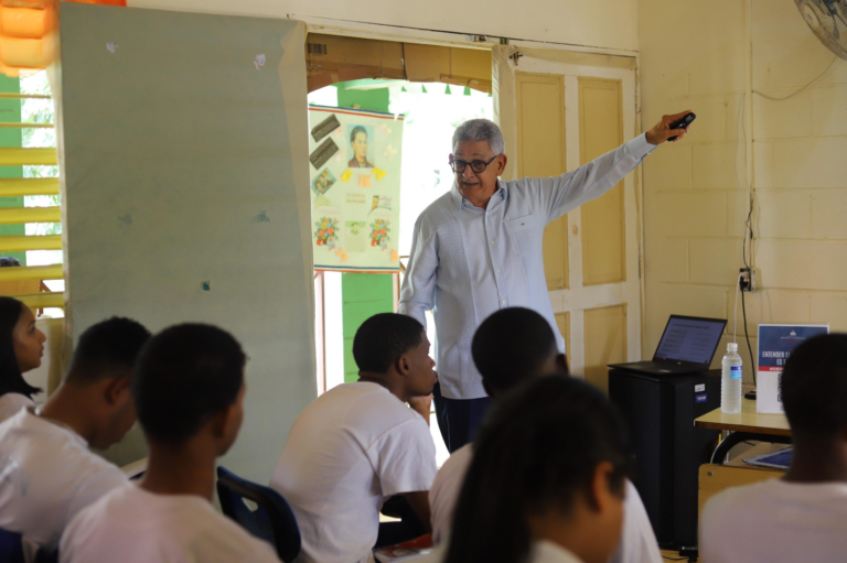 Rijo Presbot lanza en Hato Mayor iniciativa de educación “Presupuesto en las Aulas”