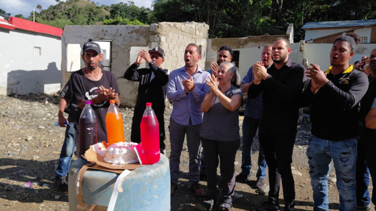 Moradores de La Zanja de Sabanas Iglesia denuncian abandono tras explosión de tubería de Coraasan