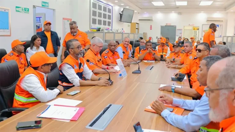 Juan Salas reúne 32 directores provinciales Defensa Civil para fortalecer operativo de Semana Santa