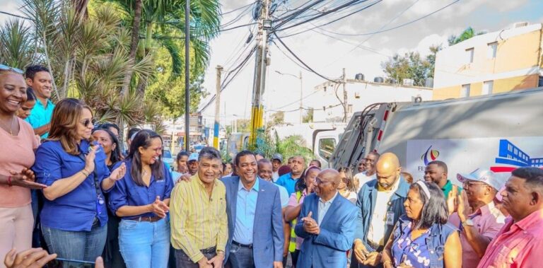 Con 10 camiones: así buscan retirar la basura acumulada en Santo Domingo Oeste y sectores vulnerables
