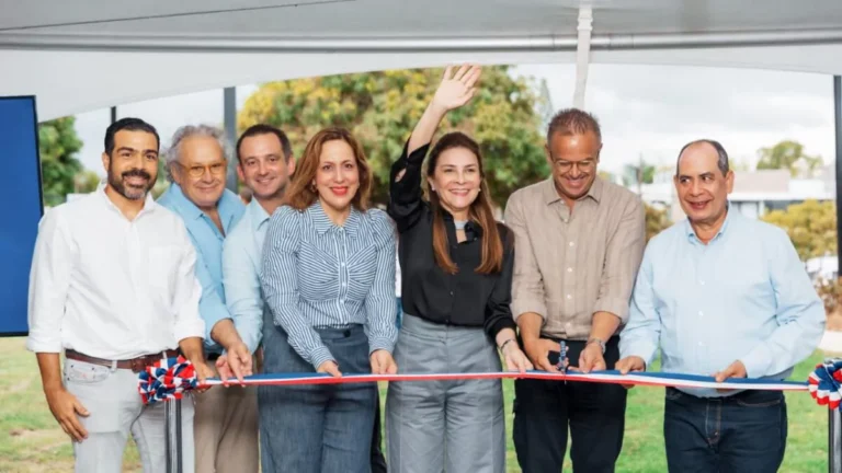 Carolina Mejía inaugurá renovado parque Los Caminos