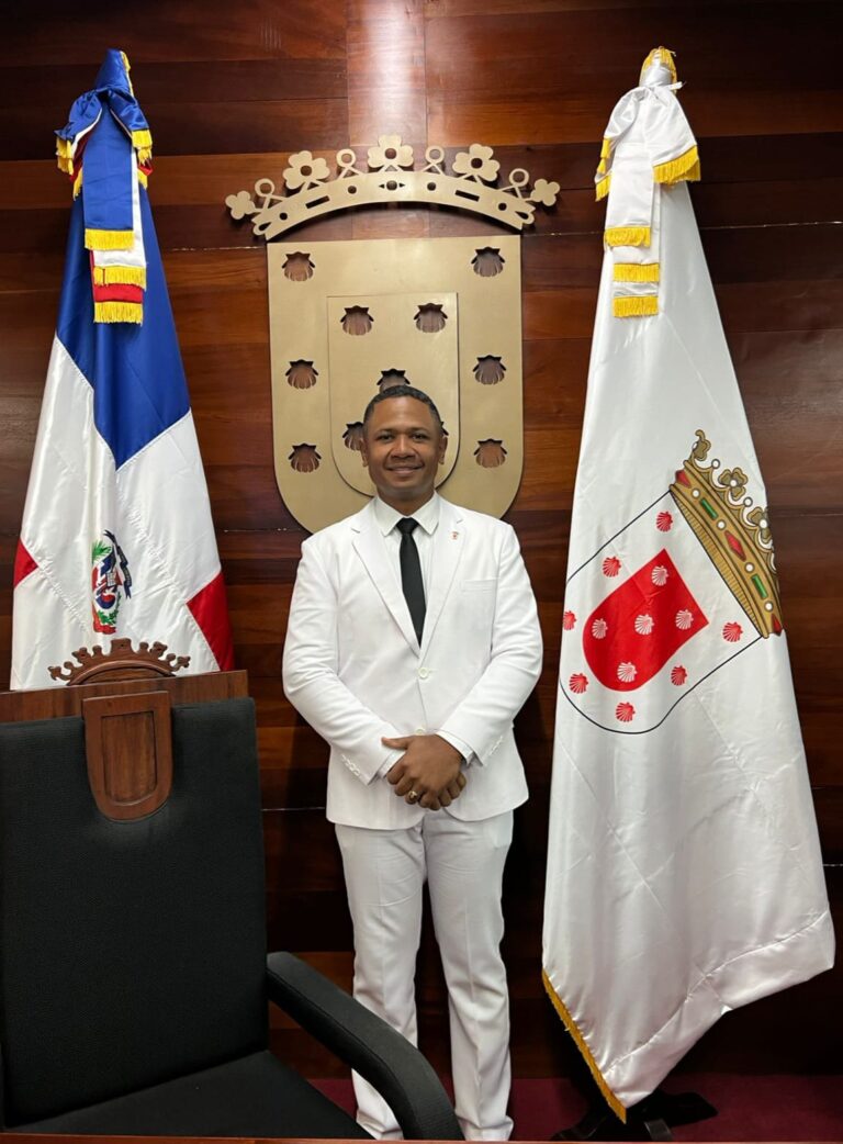 Concejal Frank Medina resalta avances en Santiago durante rendición de cuentas de Ulises Rodríguez