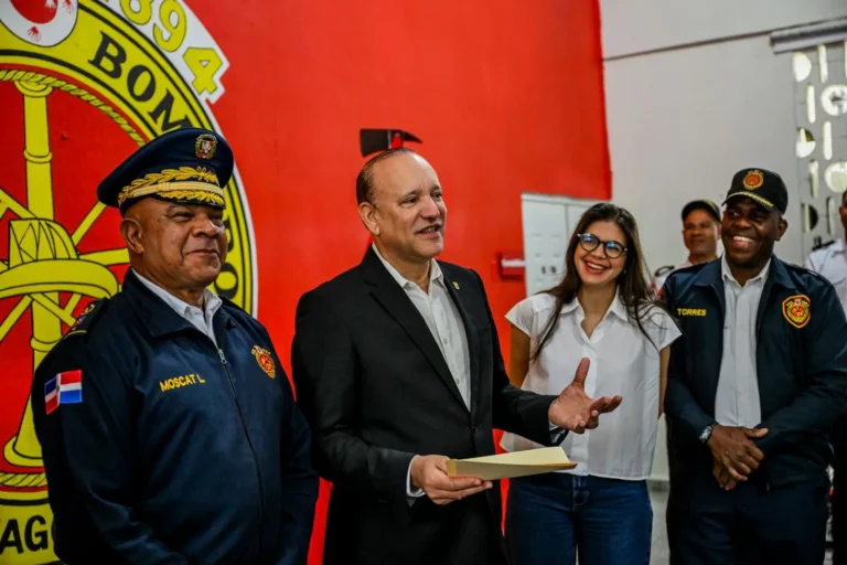 Alcalde destaca labor del Cuerpo de Bomberos y reafirma apoyo institucional en su día
