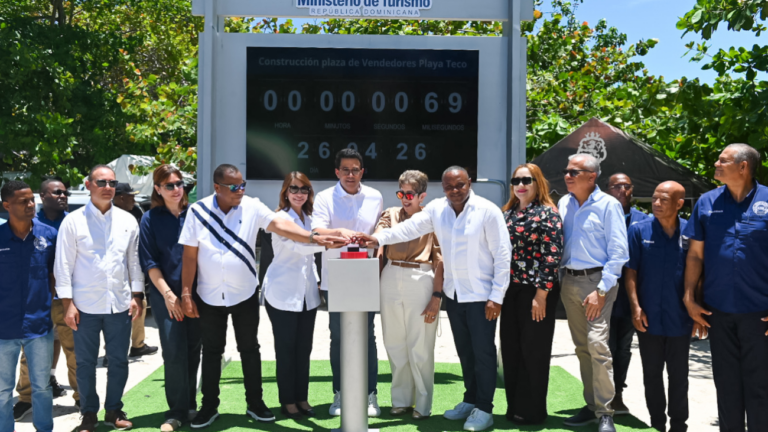 Gobierno inicia construcción de plaza de vendedores en playa Teco, Puerto Plata