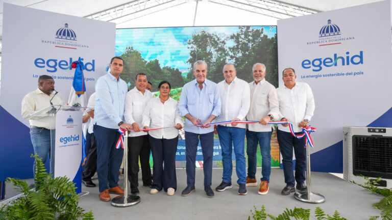 Presidente Abinader inaugura carretera Mata Bonita–Los Memisos de 13.8 kilómetros en Las Gordas, Nagua, reclamada por más 50 años