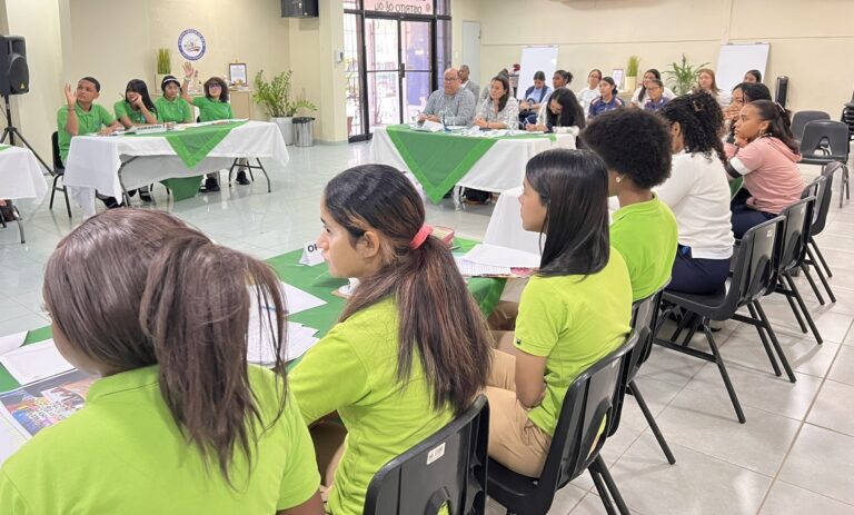 Estudiantes debaten sobre libertad de expresión en encuentro académico organizado por Fundación Solidaridad