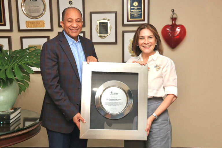 Club Los Prados reconoce alcaldesa Carolina Mejía en cena de gala por el 58 aniversario