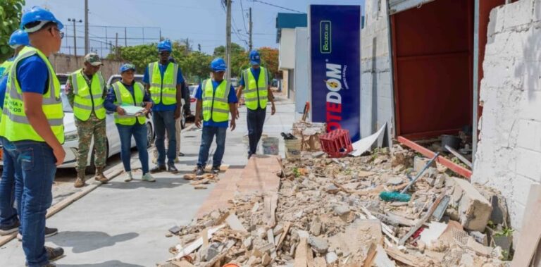 Demuelen bancas de apuestas que operaban en aceras