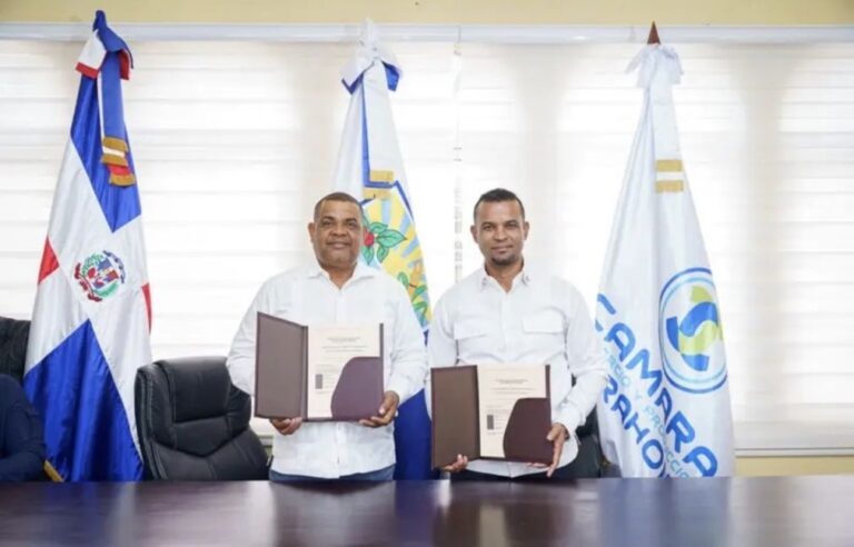 Ayuntamiento de Barahona y Cámara de Comercio firman acuerdo para impulsar desarrollo económico y competitividad