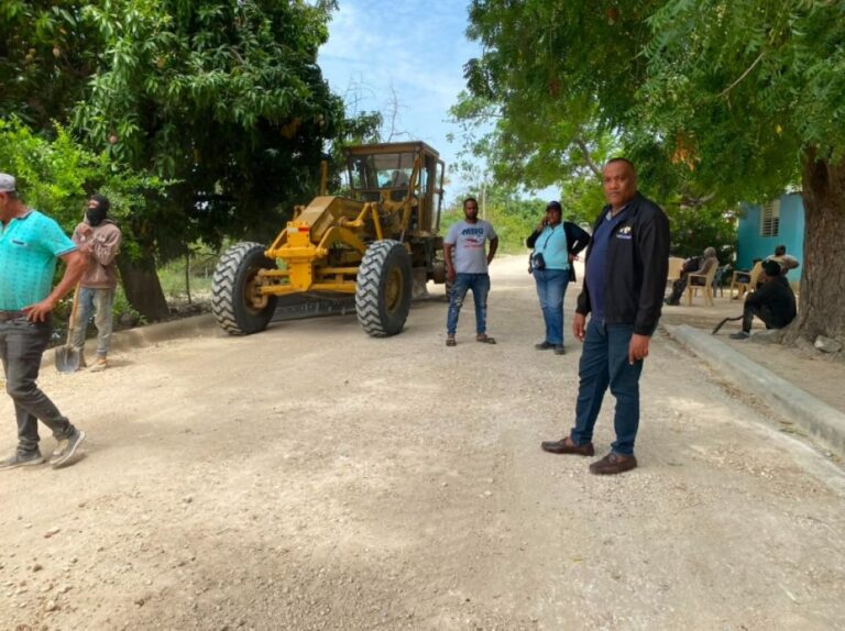 Gobierno inicia programa de asfaltado de calles en Galván provincia Bahoruco