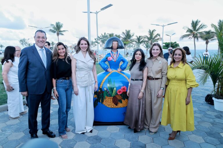 La Menina «Frutas de Dominicana» llega al país para exaltar la belleza del Malecón Deportivo
