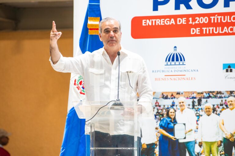 Abinader advierte a funcionarios: “Si quieren hacer campaña, deberán dejar sus cargos”