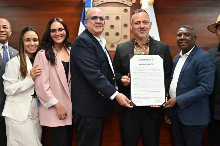 Reconocen a Cruzmonty como Hijo Distinguido por su trayectoria artística en Santiago