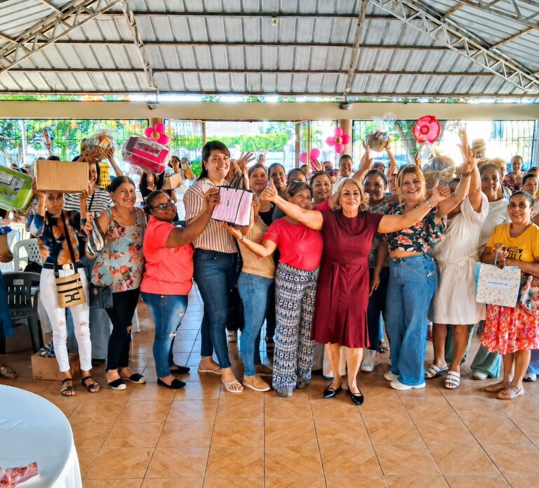 Regidora Ana Lucía Rosario (Nina) reúne madres de Santiago en emotiva celebración – El Nuevo Diario (República Dominicana)