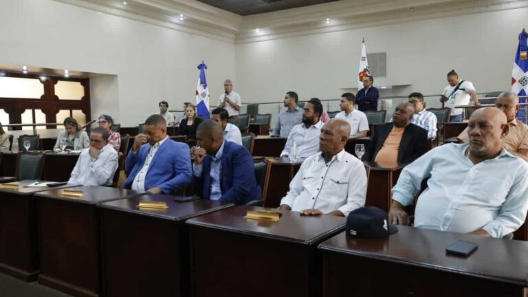 Regidores del Distrito Nacional discuten nuevas reglas para circulación de camiones en la capital