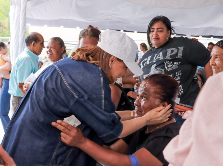 Supérate entrega Bono de Emergencia a más de 1,400 familias afectadas por las lluvias en el Distrito Naciona