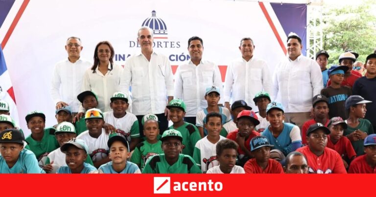 Abinader y Kelvin Cruz inauguran estadio de béisbol infantil remozado en Samaná