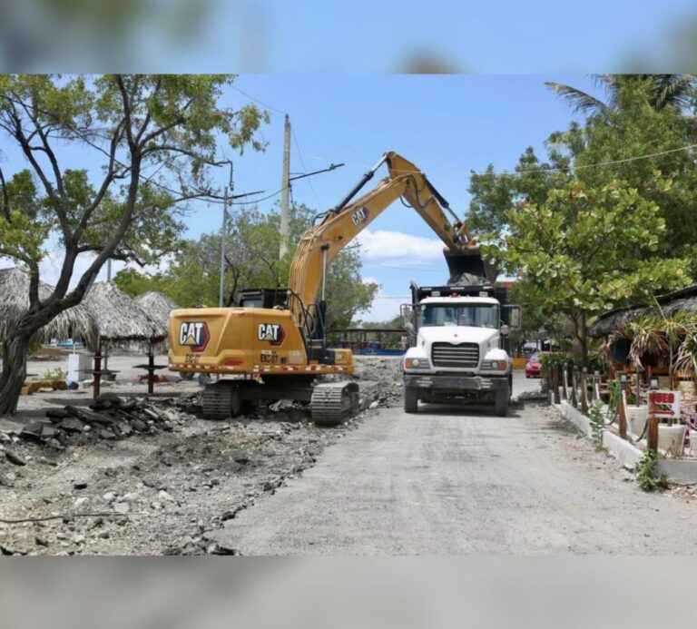 Ayuntamiento de Azua inicia trabajos de construcción del frente marítimo en playa Monte Río
