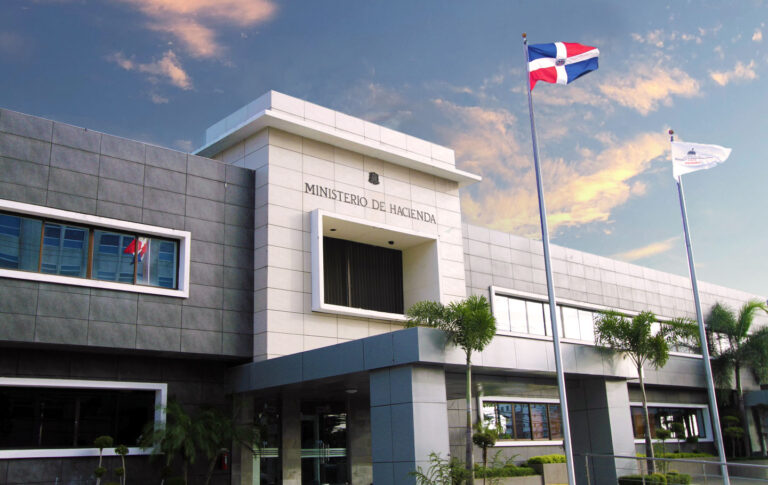 Calificadoras de riesgo y banca internacional coinciden en destacar la fortaleza de la economía dominicana