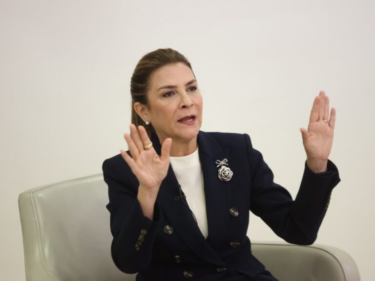 Carolina Mejía exhibe su experiencia de Estado y municipal para justificar su proyecto presidencial al 2028