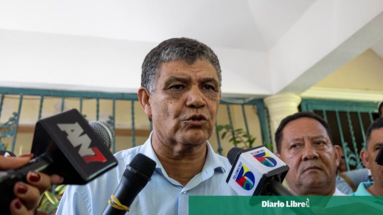 Cheque en blanco: alcalde Francisco Peña quiere que los regidores lo dejen viajar sin pedir permiso