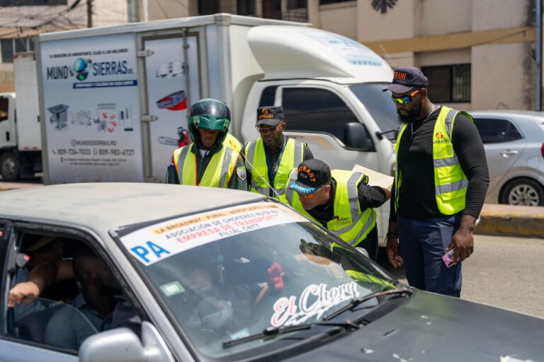 Intrant interviene 17 rutas en Santiago por aumentos no autorizados en precio del pasaje y fiscaliza 85 vehículos irregulares
