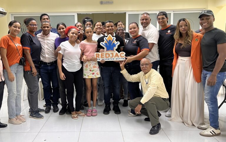 Jóvenes de Santiago Oeste participan en la socialización de la Política Local de Juventud