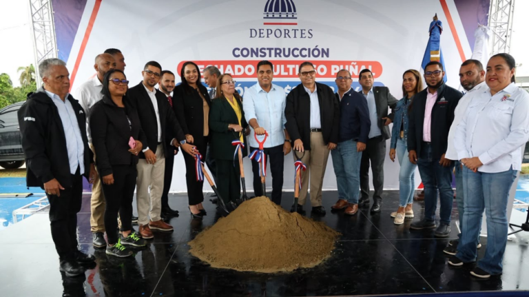 Ministerio de Deportes inicia los trabajos de construcción de multiuso en el municipio Puñal