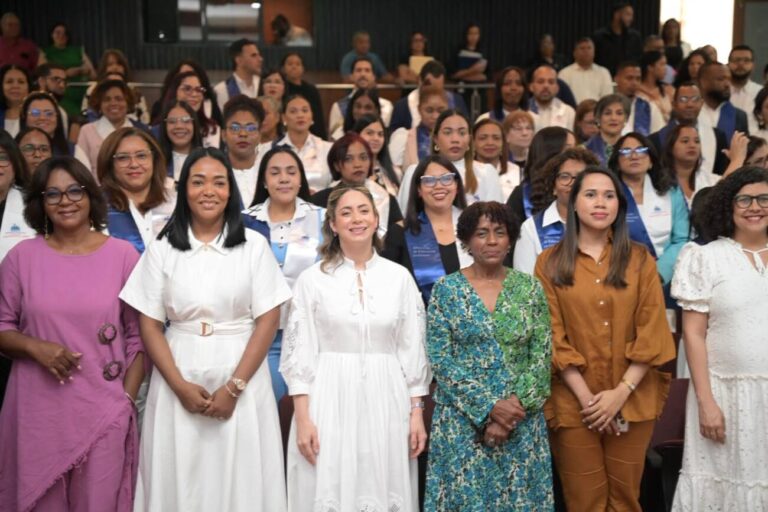 Ministerio de la Mujer gradúa a 200 personas de la Escuela de Igualdad Magaly Pineda