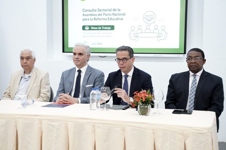 Ministro lidera foro sectorial de la Asamblea del Pacto Educativo