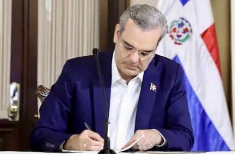 Presidente Abinader crea Comisión de Veeduría Ciudadana para fortalecer transparencia en manejo de residuos sólidos